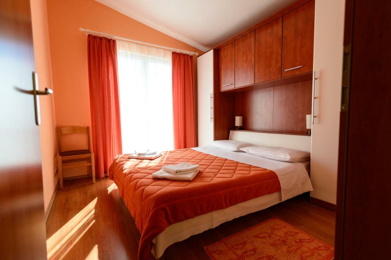 Apartments Maris Starigrad Paklenica Exterior foto